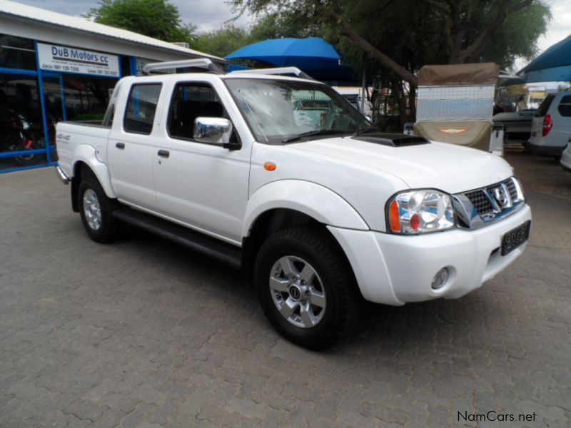 Nissan NP300 2.5 TD 4x4 D/Cab in Namibia