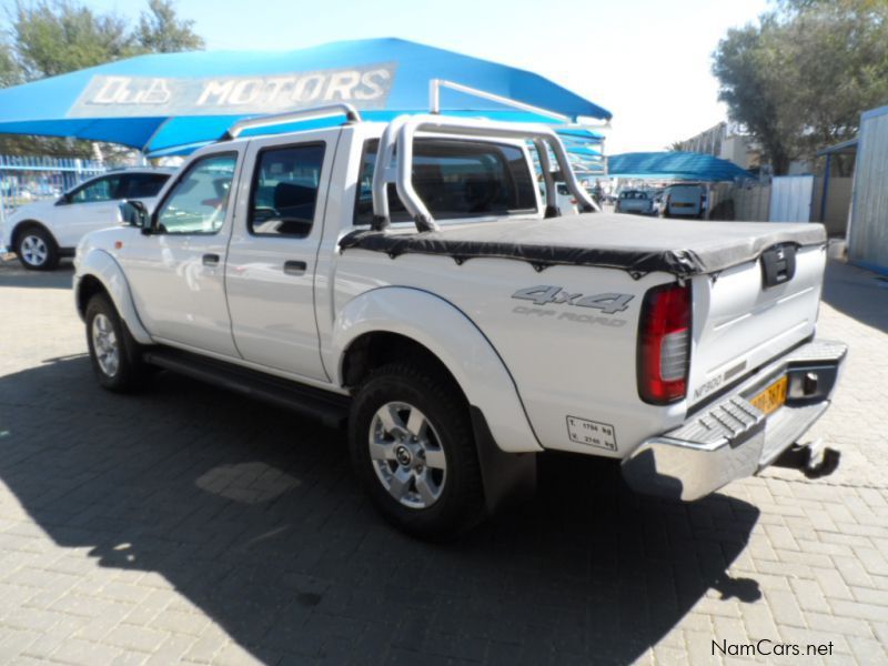 Nissan NP300 2.5 TD 4x4 D/cab in Namibia