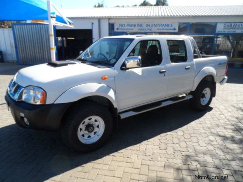 Nissan NP300 2.5 TD 4x4 D/cab in Namibia