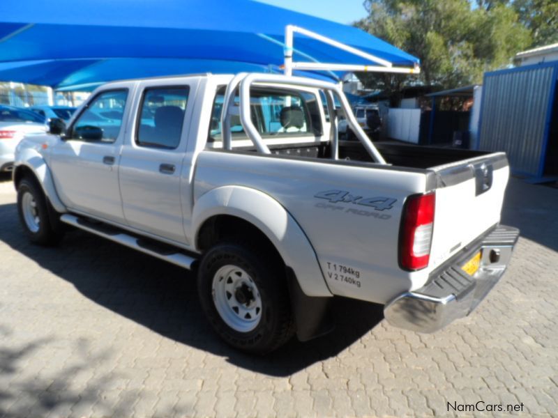 Nissan NP300 2.5 TD 4x4 D/cab in Namibia