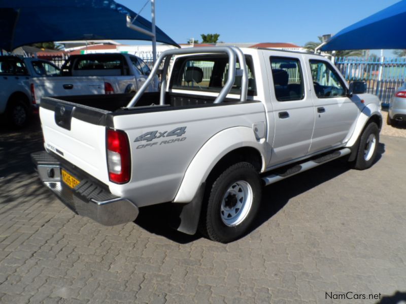 Nissan NP300 2.5 TD 4x4 D/cab in Namibia