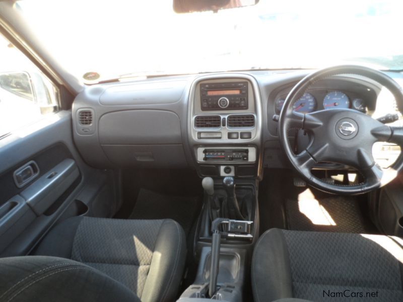 Nissan NP300 2.5 TD 4x4 D/cab in Namibia