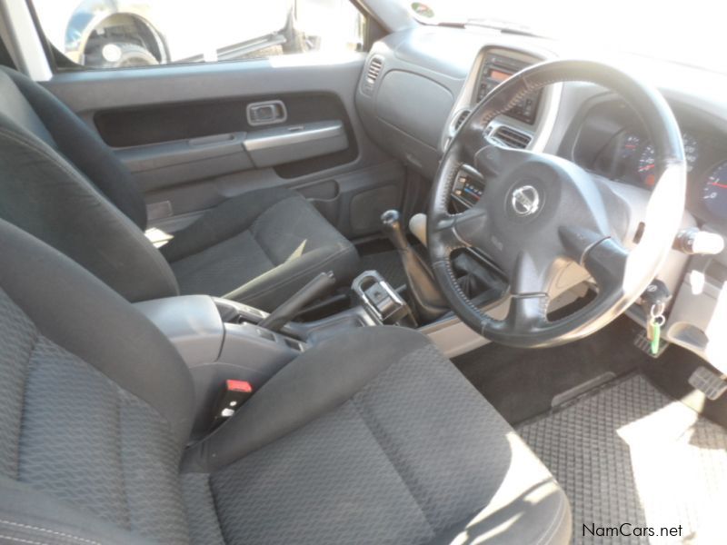 Nissan NP300 2.5 TD 4x4 D/cab in Namibia