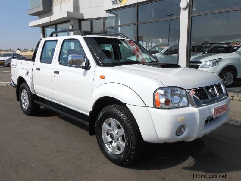 Nissan NP300 2.5 TDI D/C 4X4 in Namibia