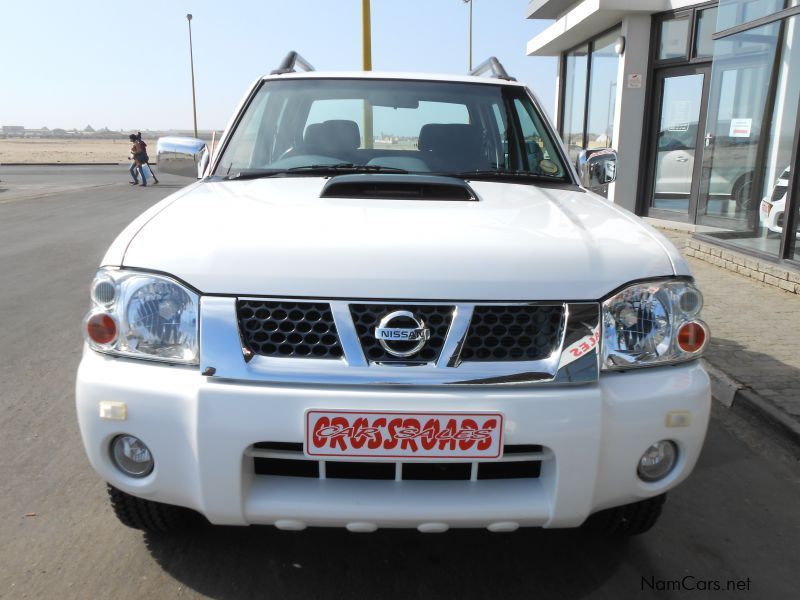 Nissan NP300 2.5 TDI D/C 4X4 in Namibia