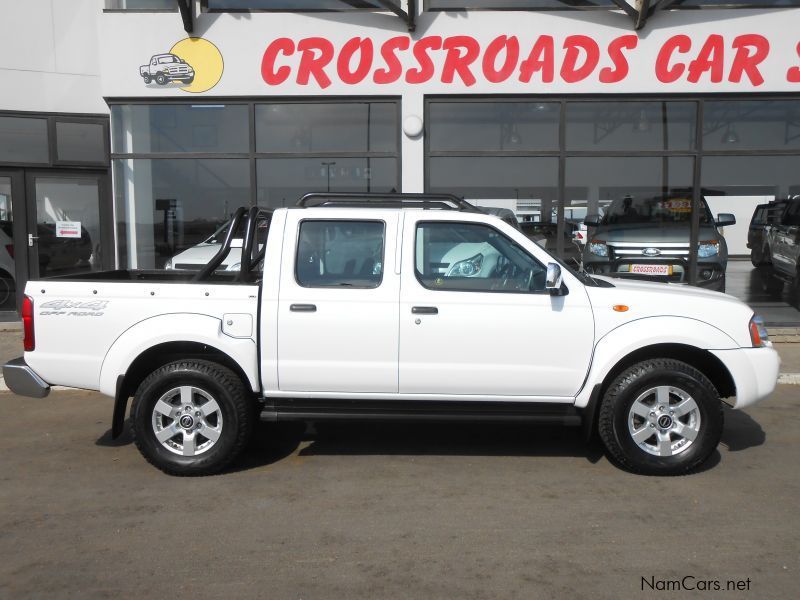 Nissan NP300 2.5 TDI D/C 4X4 in Namibia