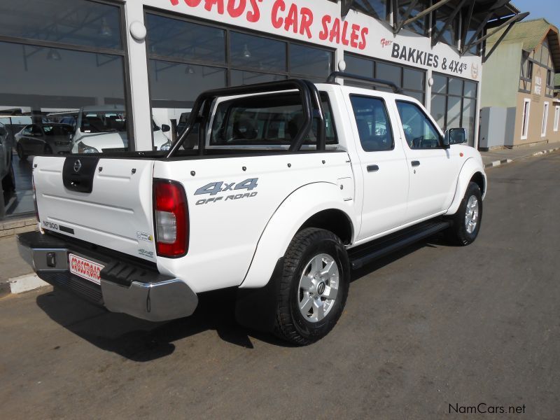 Nissan NP300 2.5 TDI D/C 4X4 in Namibia