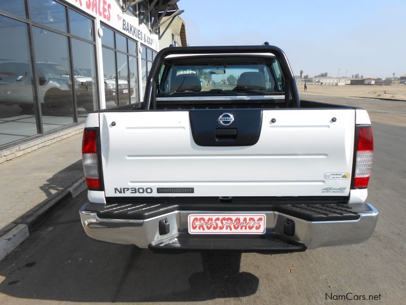 Nissan NP300 2.5 TDI D/C 4X4 in Namibia