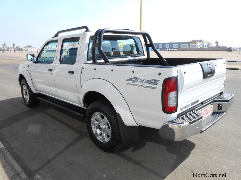 Nissan NP300 2.5 TDI D/C 4X4 in Namibia