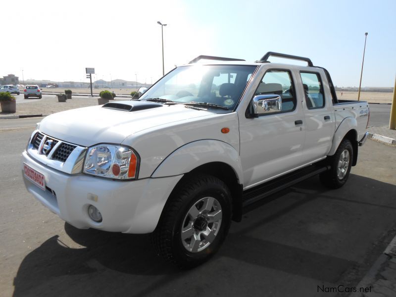 Nissan NP300 2.5 TDI D/C 4X4 in Namibia