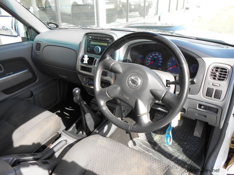 Nissan NP300 2.5 TDI D/C 4X4 in Namibia