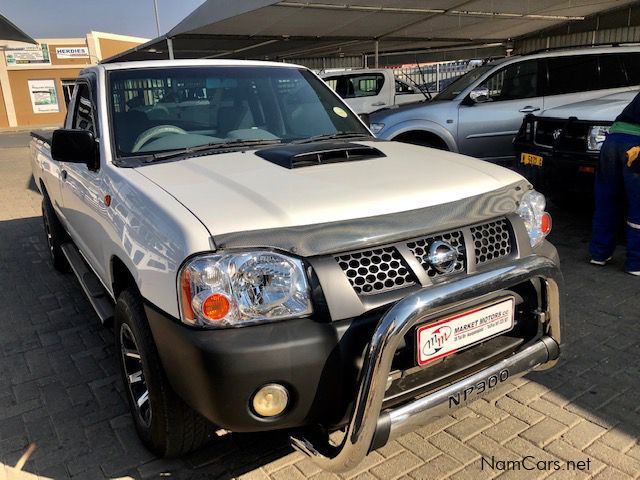 Nissan NP300 2.5 TDI S/Cab in Namibia