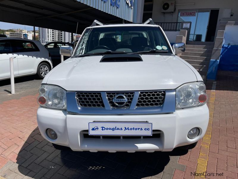 Nissan NP300 2.5 TDi 4x4 DCab in Namibia