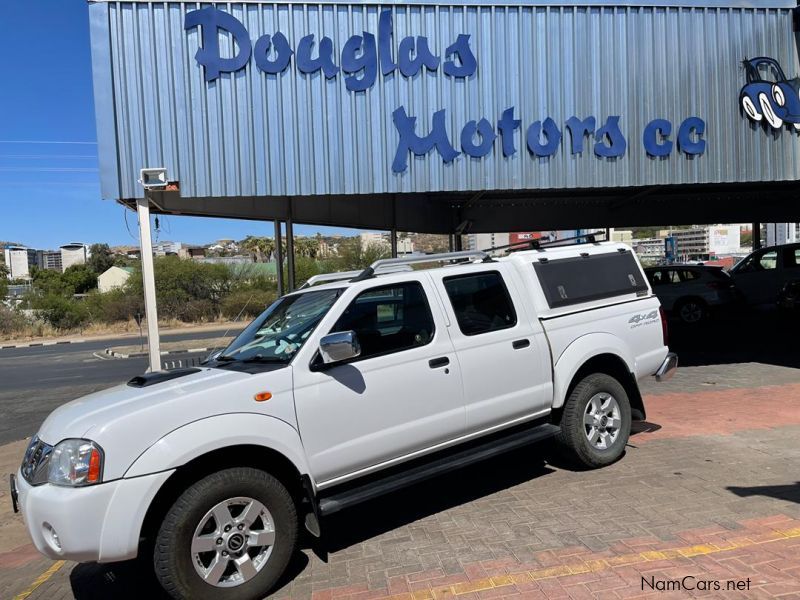 Nissan NP300 2.5 TDi 4x4 DCab in Namibia