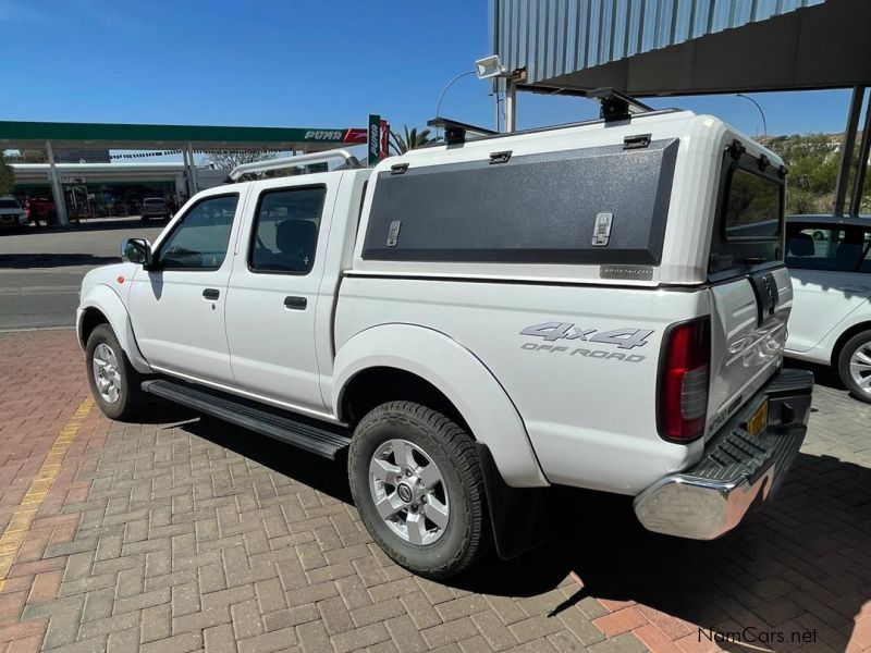 Nissan NP300 2.5 TDi 4x4 DCab in Namibia