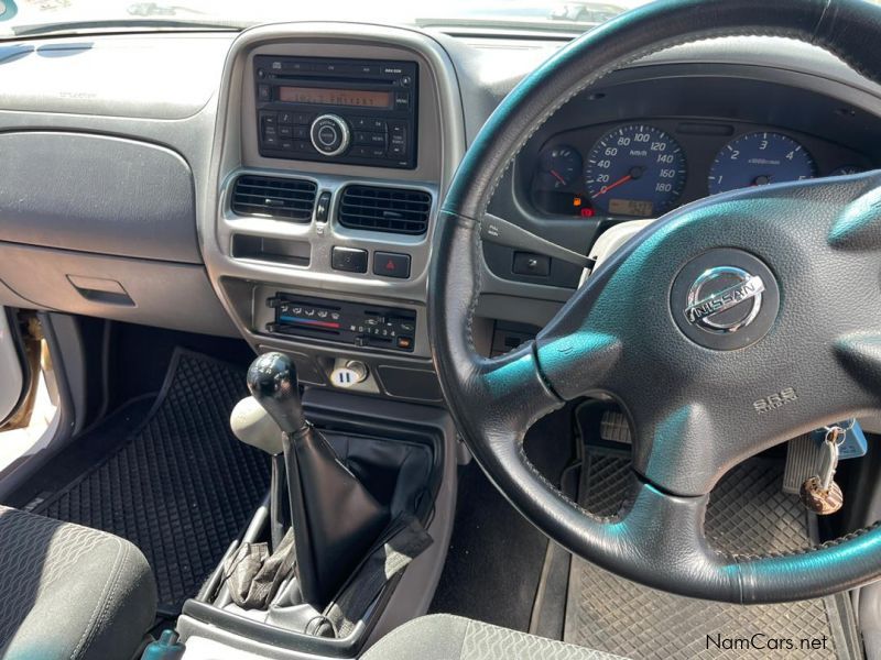 Nissan NP300 2.5 TDi 4x4 DCab in Namibia