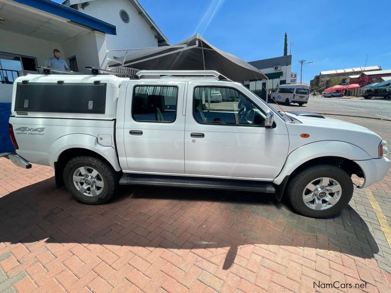 Nissan NP300 2.5 TDi 4x4 DCab in Namibia