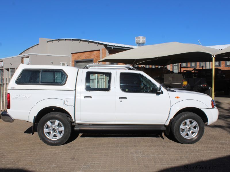 Nissan NP300 2.5CDI D/C 4X4 in Namibia