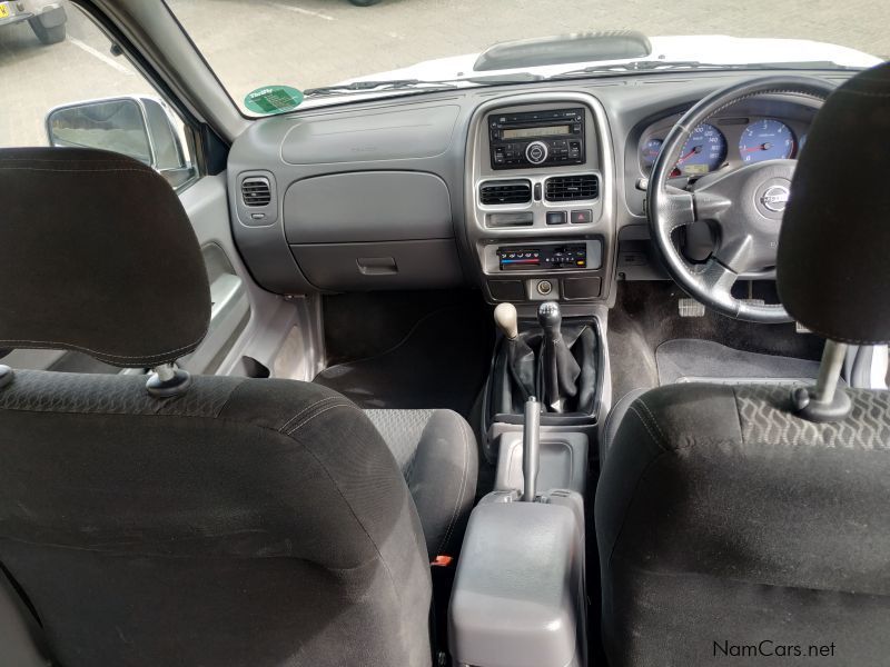 Nissan NP300 2.5D 4X4 DC in Namibia