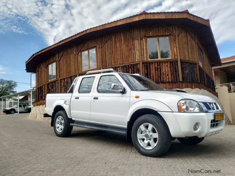 Nissan NP300 2.5D 4X4 DC in Namibia