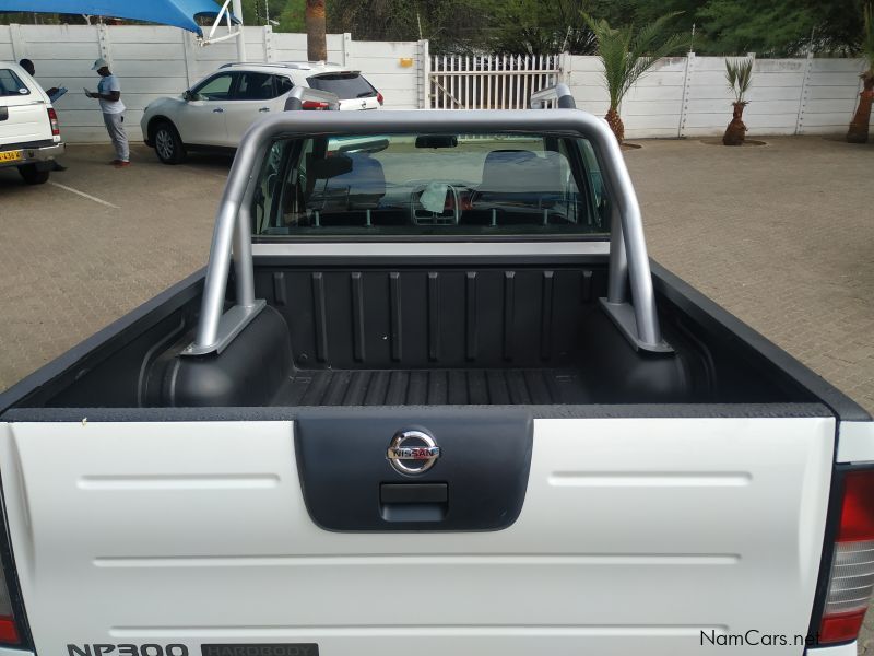 Nissan NP300 2.5D 4X4 DC in Namibia