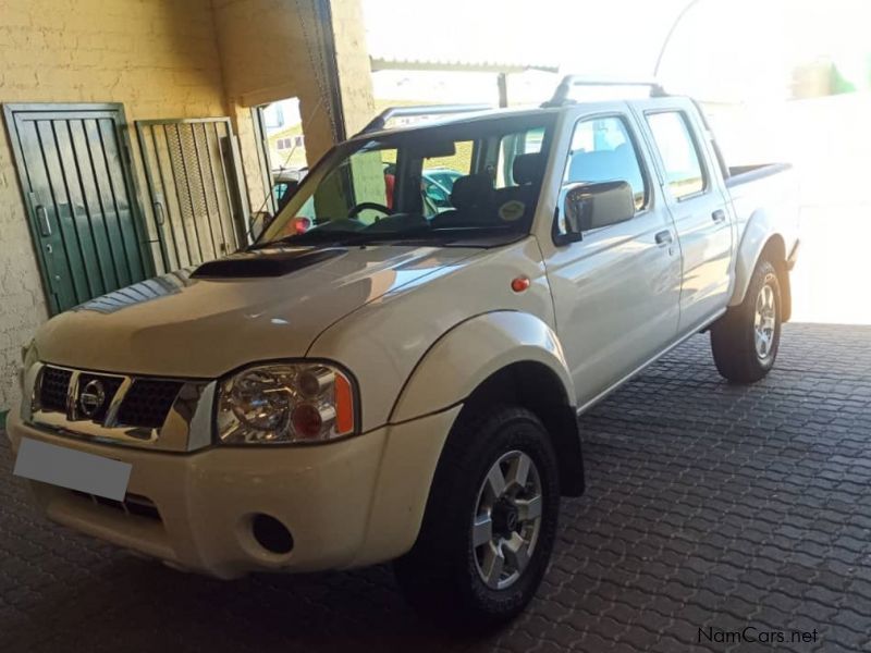 Nissan NP300 2.5Td D/c 4x4 in Namibia