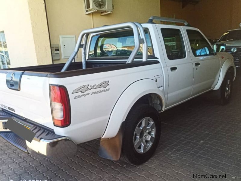 Nissan NP300 2.5Td D/c 4x4 in Namibia