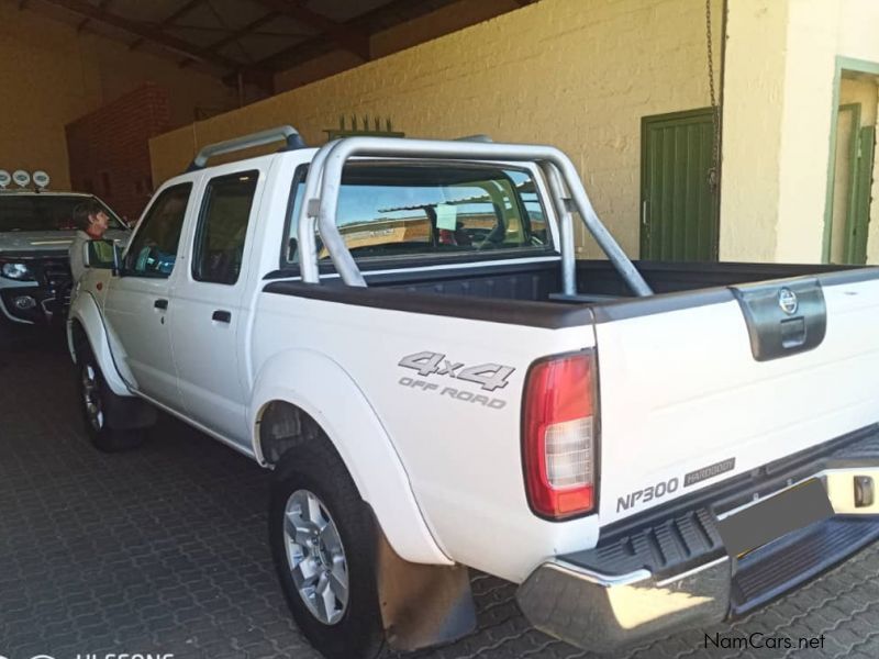 Nissan NP300 2.5Td D/c 4x4 in Namibia