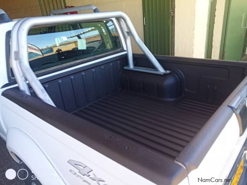 Nissan NP300 2.5Td D/c 4x4 in Namibia