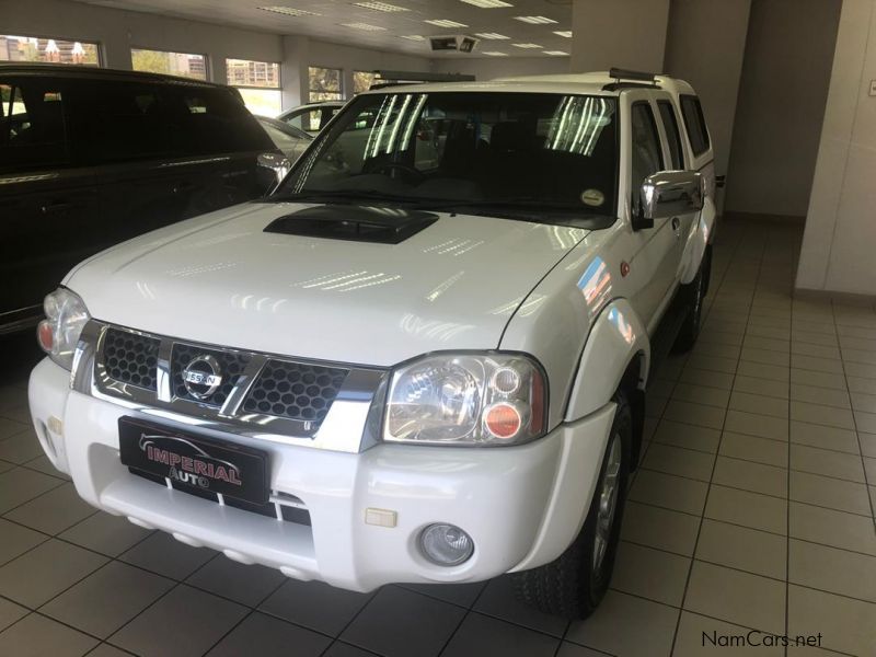 Nissan NP300 2.5Td D/c 4x4 in Namibia