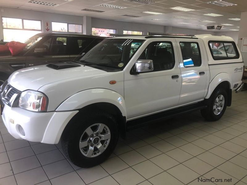 Nissan NP300 2.5Td D/c 4x4 in Namibia