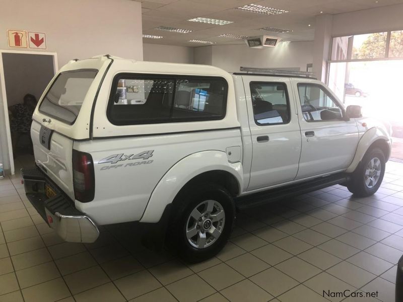 Nissan NP300 2.5Td D/c 4x4 in Namibia