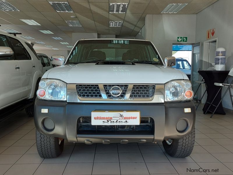 Nissan NP300 2.5Td D/c 4x4 in Namibia