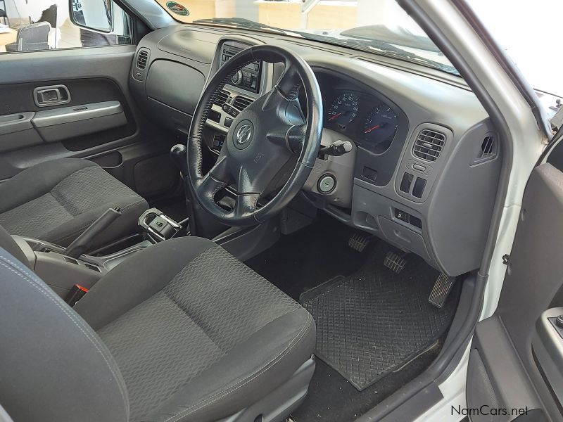 Nissan NP300 2.5Td D/c 4x4 in Namibia