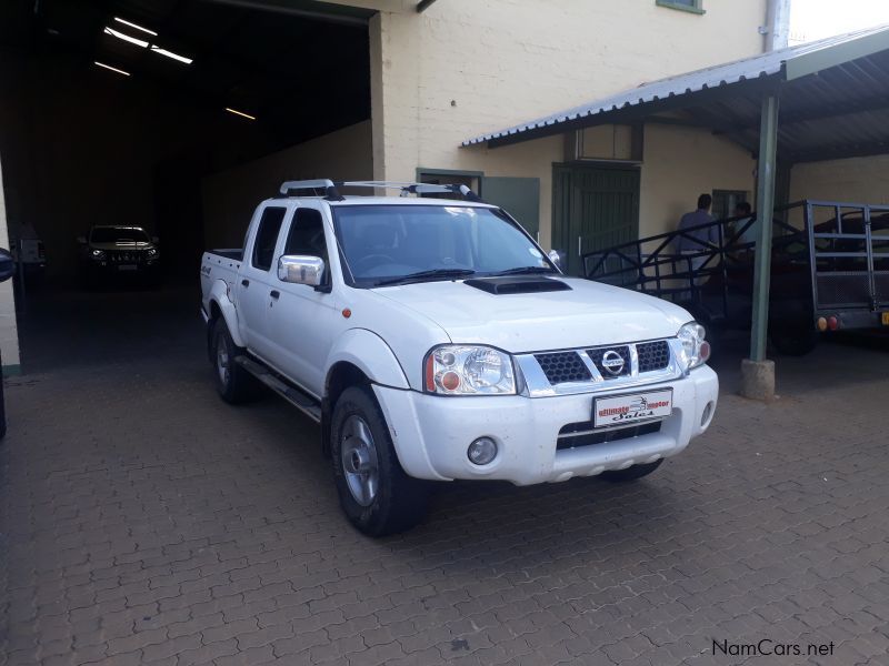 Nissan NP300 2.5Td D/c 4x4 in Namibia