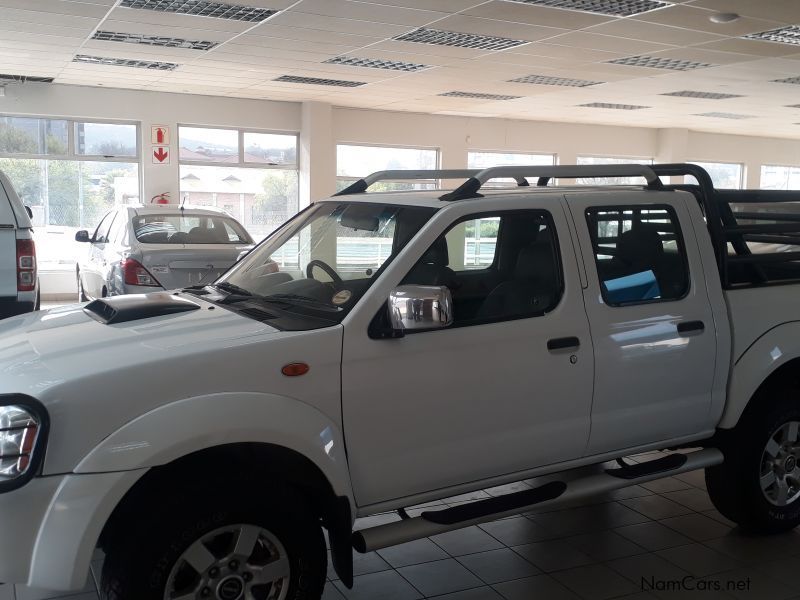 Nissan NP300 2.5Td D/c 4x4 in Namibia