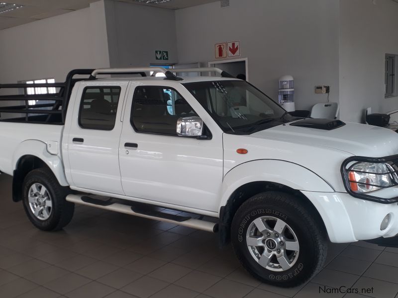 Nissan NP300 2.5Td D/c 4x4 in Namibia