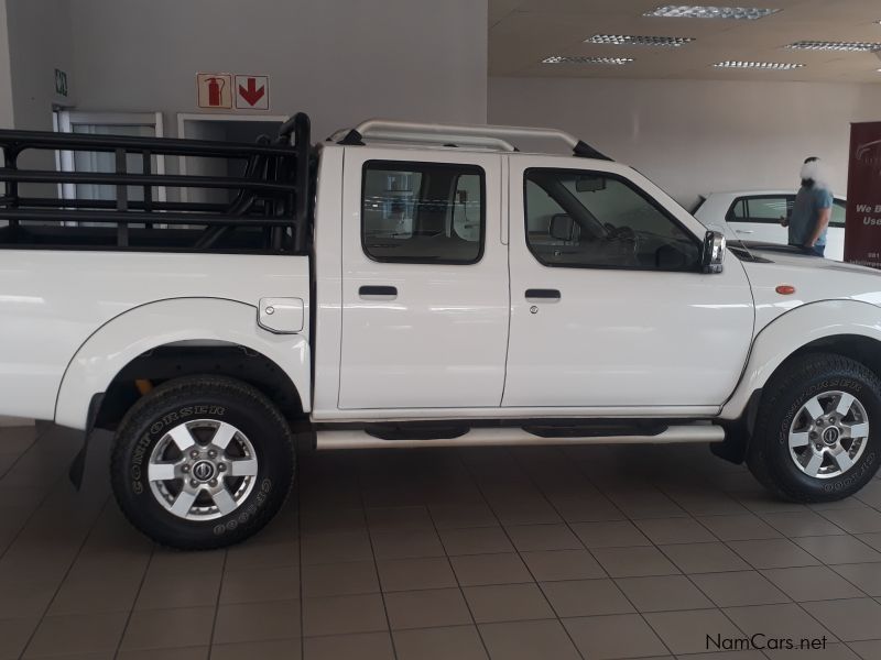 Nissan NP300 2.5Td D/c 4x4 in Namibia