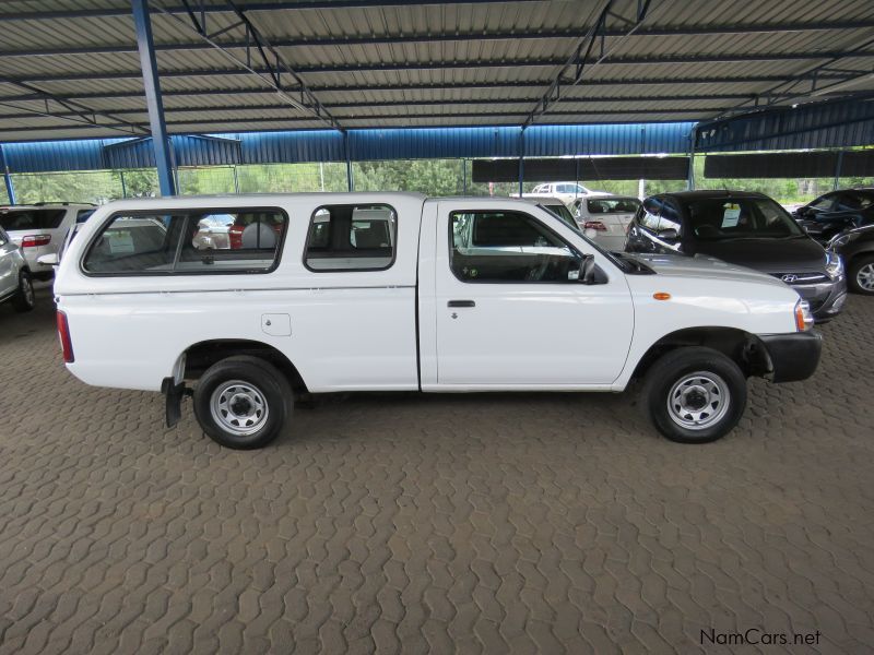 Nissan NP300 2000L LWB in Namibia