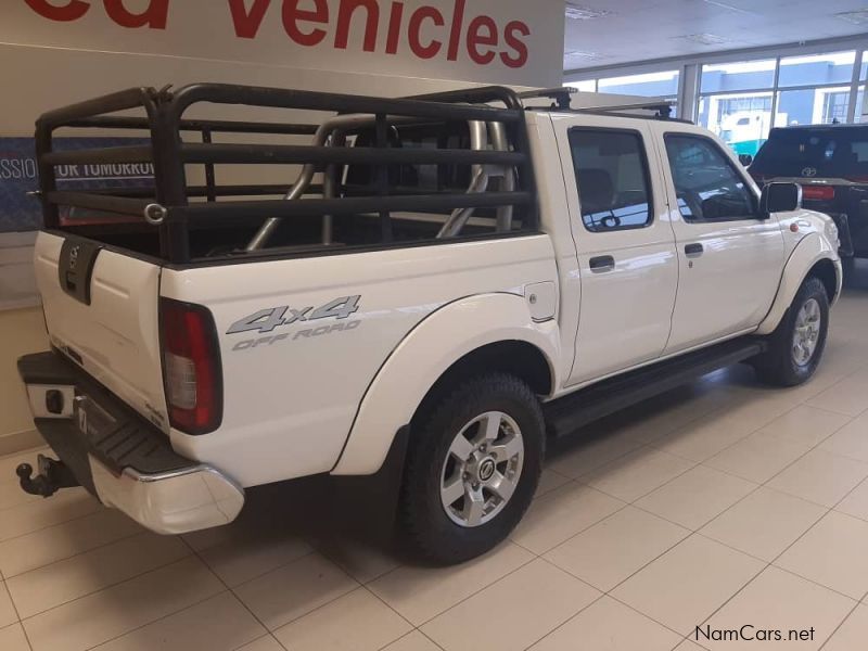 Nissan NP300 D/C 4X4 in Namibia