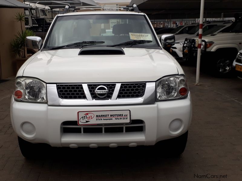 Nissan NP300 Hardbody 2.5 TDi 4X4 P/U D/C in Namibia