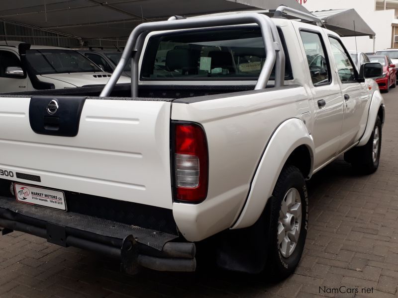 Nissan NP300 Hardbody 2.5 TDi 4X4 P/U D/C in Namibia