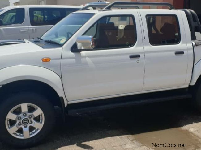 Nissan Np300 2.5 4x4 in Namibia