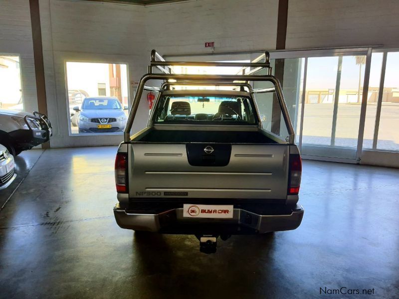 Nissan Np300 2.5 TDI 4x4 D/C in Namibia