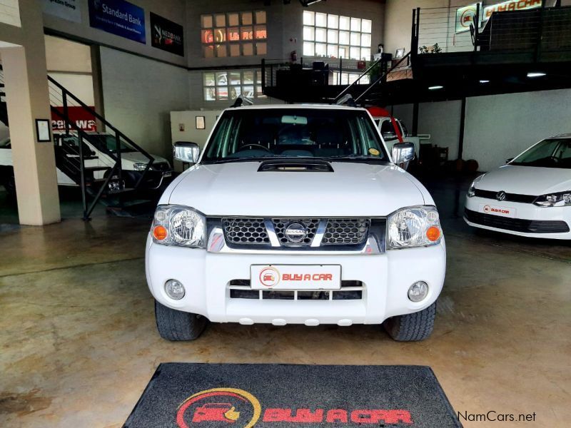 Nissan Np300 2.5 TDI 4x4 D/C in Namibia