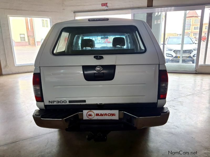 Nissan Np300 2.5 TDI 4x4 D/C in Namibia