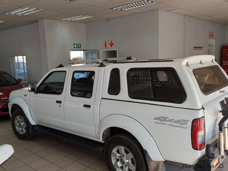 Nissan Np300 2.5 Tdi 4x4 P/u D/c in Namibia