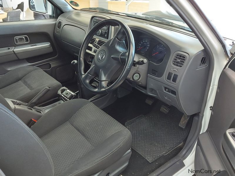 Nissan Np300 2.5 Tdi 4x4 P/u D/c in Namibia