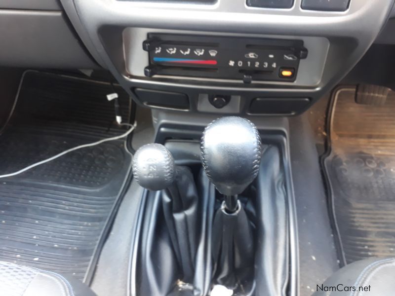 Nissan Np300 2.5 Tdi 4x4 P/u D/c in Namibia