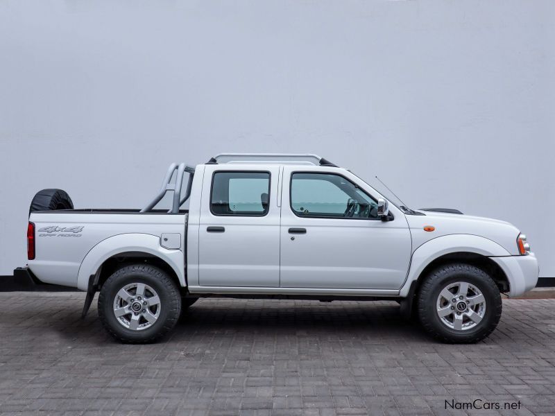 Nissan Np300 2.5 Tdi D/c 4x4 in Namibia